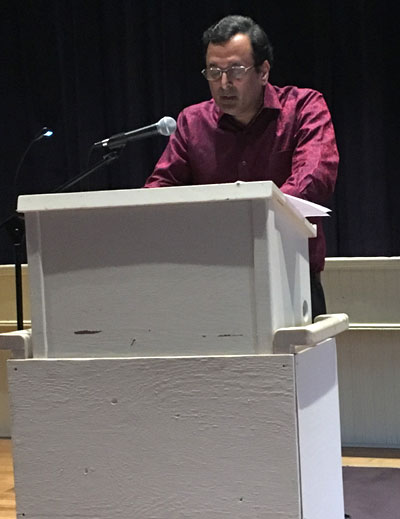 Vikram Kapur reading in Vermont, USA, in May 2018
